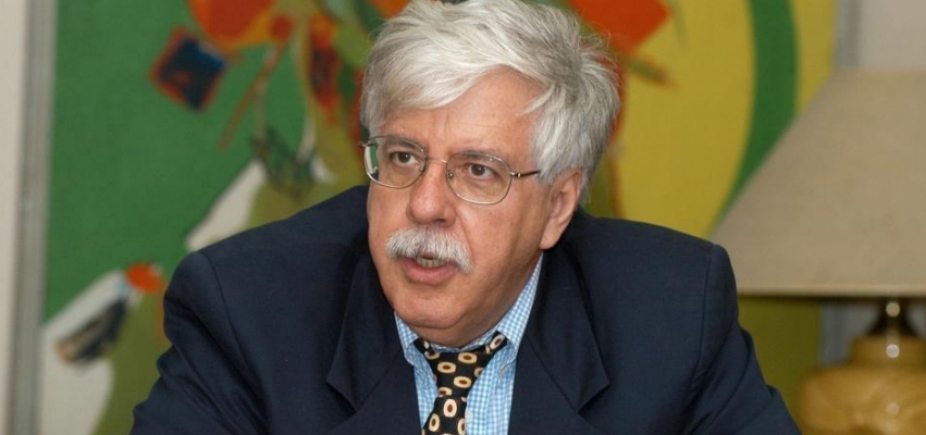 ʹHá uma fragilidade das instituições de estadoʹ, diz professor Roberto Romano