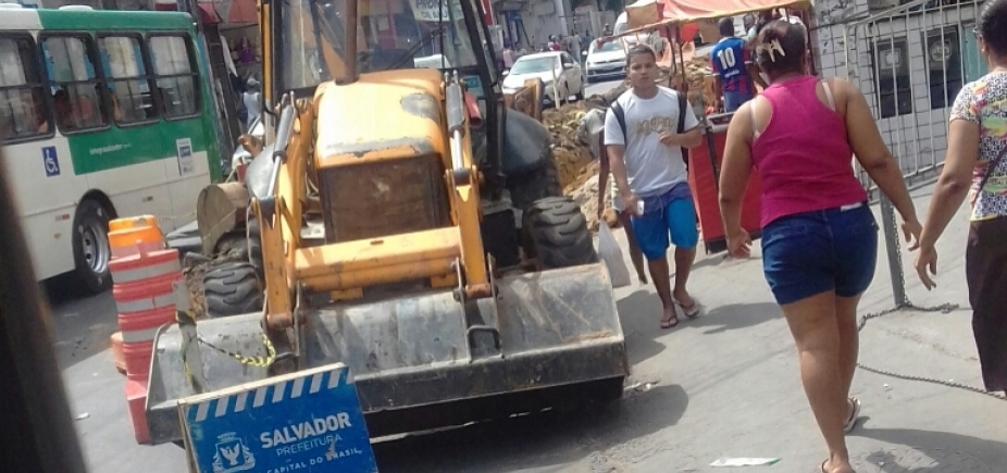 Obras atrapalham o trânsito em Pau da Lima