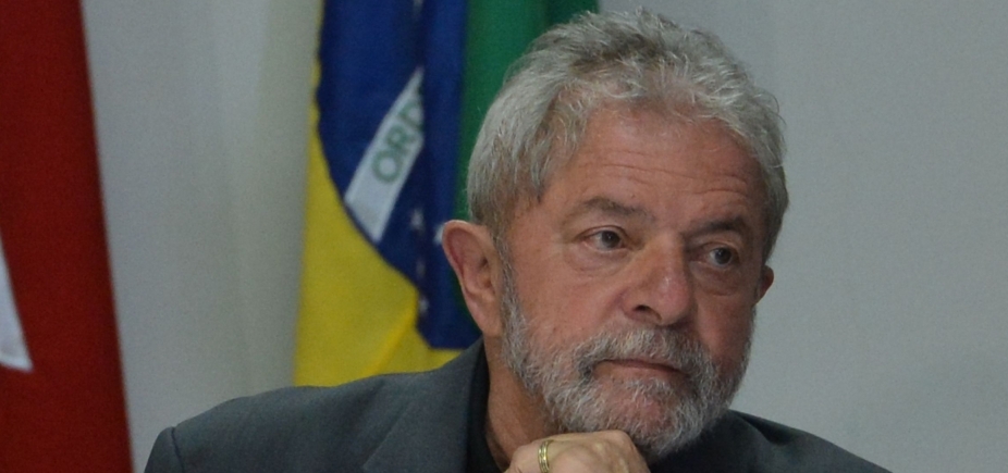 Lula decide não se entregar à PF em Curitiba, diz jornal 
