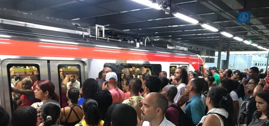 Manifestantes pró-Lula param funcionamento do metrô de Salvador