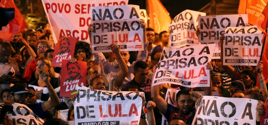 Lula vai ficar no sindicato junto com a militância, diz Gleisi Hoffmann