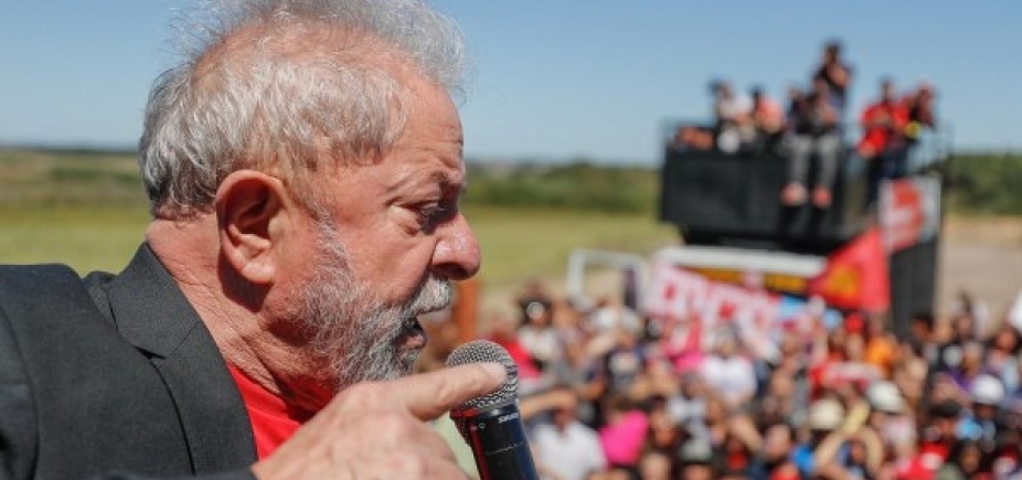 Lula fecha negociação com PF e decide se entregar neste sábado