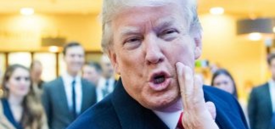 Trump condena ataque químico na Síria e diz que haverá ʹpreço altoʹ