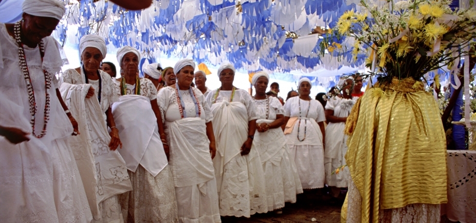 Record é condenada a exibir programas de religiões de matriz africana em horário nobre