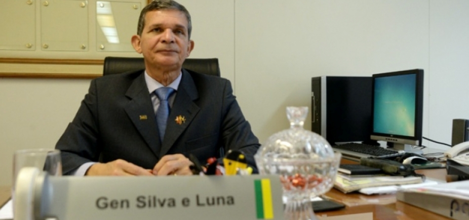 Temer vai manter general Silva e Luna no Ministério da Defesa