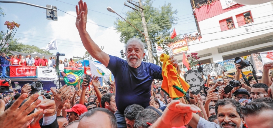 Planalto avalia retirar de Lula direito a seguranças e motoristas 