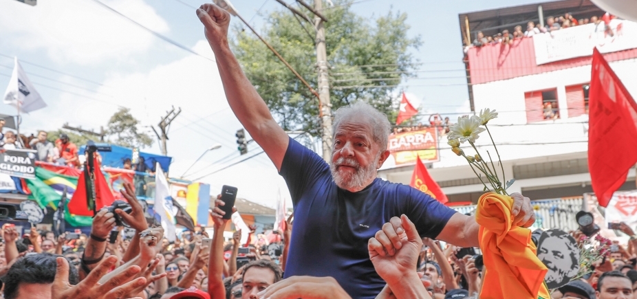 Amigos temem que Lula entre em depressão 