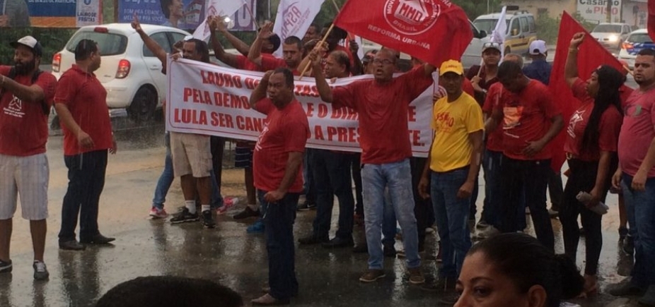 Justiça baiana autoriza MST a fechar Estrada do Coco por Lula