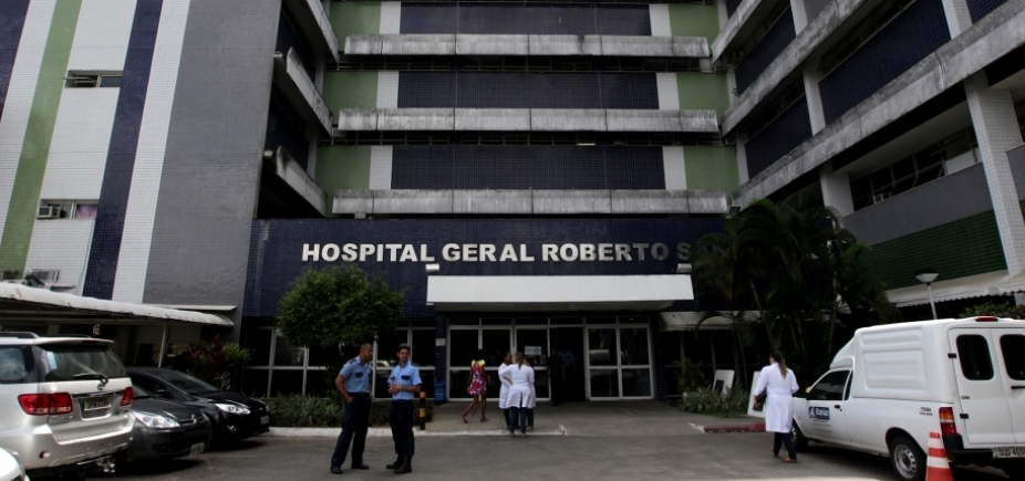 Mulher dá à luz dentro de táxi em frente ao Hospital Roberto Santos