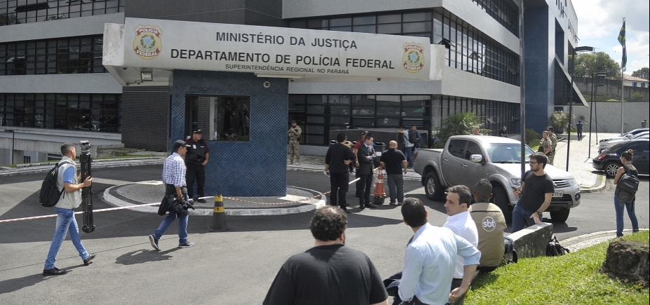 Prefeitura de Curitiba pede transferência de Lula da sede da PF