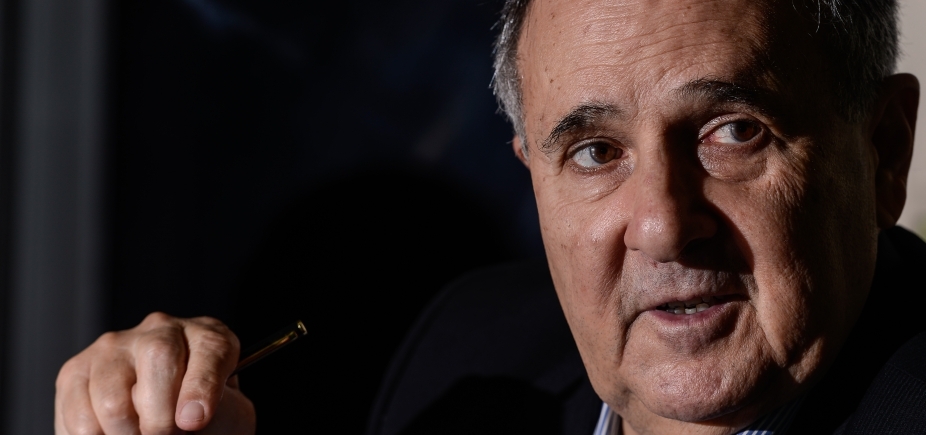‘Não existe um futuro imediato bom’, lamenta Cristovam Buarque