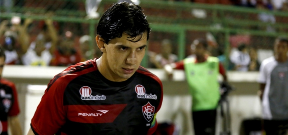 De novo! Vitória quer Victor Ramos