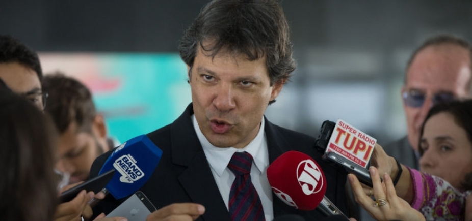 Mesmo com Lula preso, Haddad toca programa de governo do PT