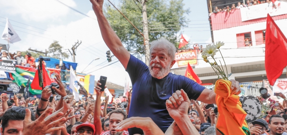 Prisão de Lula impulsiona filiações, e PT lança campanha com o nome do petista