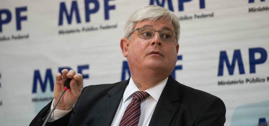 Janot desiste de vaga no Conselho Superior do MPF