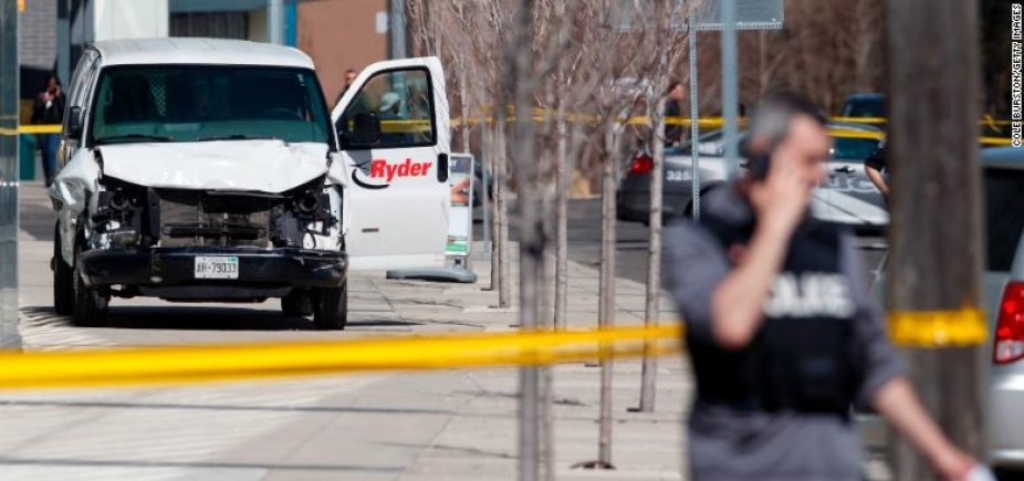 Suspeito de ataque com van em Toronto é réu por dez homicídios