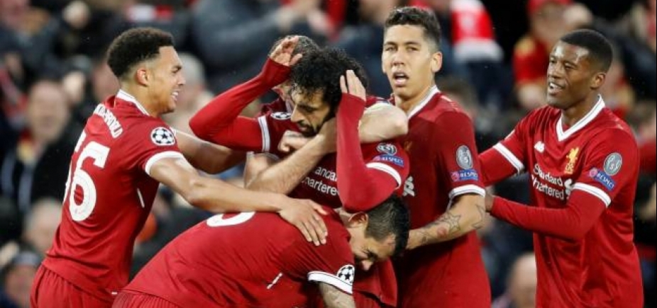 Liverpool vence a Roma por 5 a 2 com show de Salah e Firmino