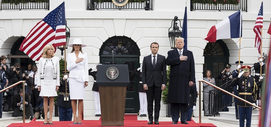 Trump e Macron demonstram aproximação durante visita de presidente francês