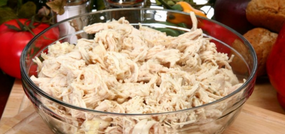 Anvisa proíbe venda de frango desfiado por conter bactéria perigosa