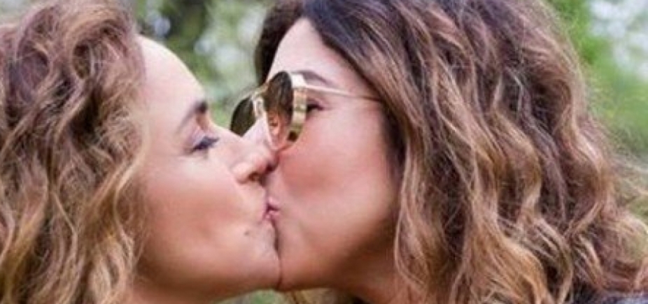 Daniela e Malu postam beijaço para celebrar Dia Mundial da Visibilidade Lésbica