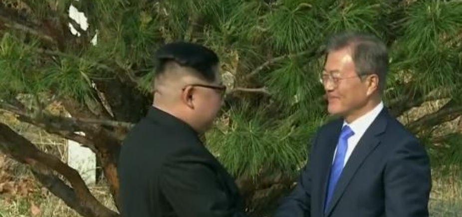 Kim Jong-un e Moon Jae-in se comprometem em assinar acordo de paz 