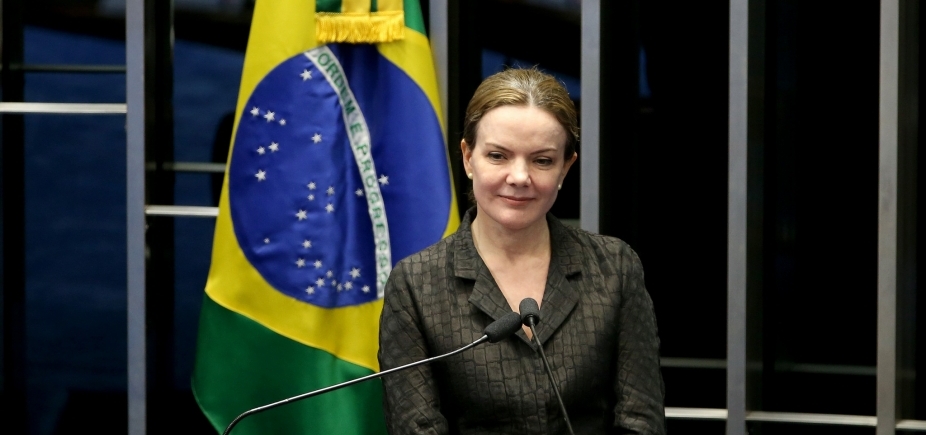 Gleisi Hoffmann condena ataque a tiros contra acampamento pró-Lula