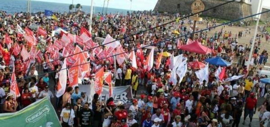 Dia do Trabalhador tem protesto e música no Farol da Barra