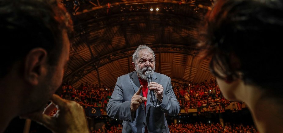 Justiça nega pedido de sindicalistas para visitar Lula na prisão