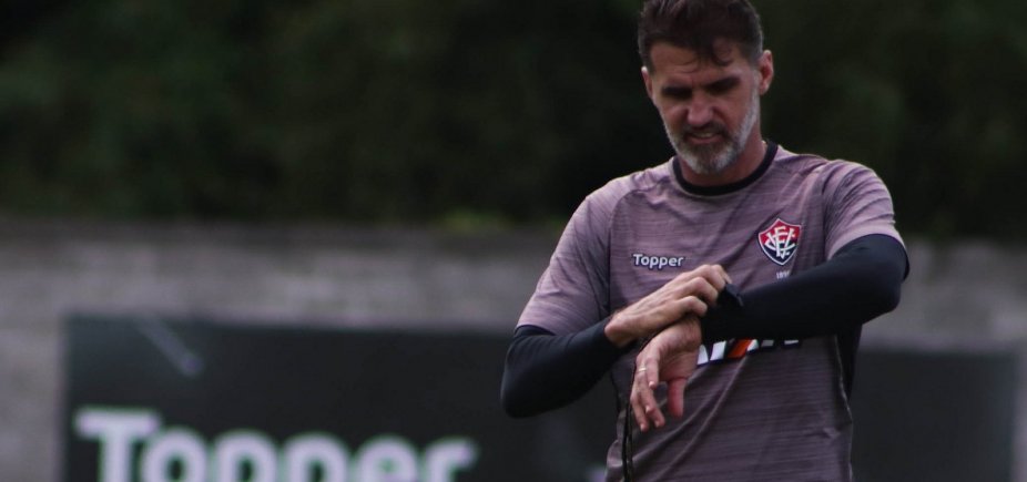 Mancini reclama de 'time sonolento' após derrota do Vitória