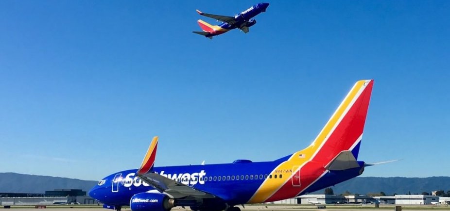 Avião da Southwest Airlines faz pouso de emergência depois de janela quebrar