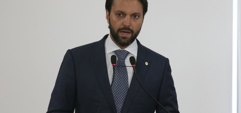 Ministro garante recursos para desabrigados de prédio que caiu em SP