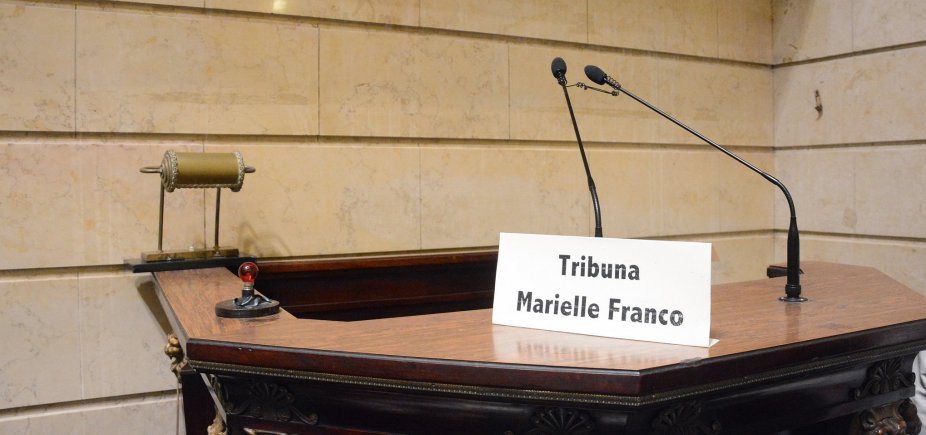 Câmara do Rio aprova 5 projetos de lei da vereadora Marielle Franco