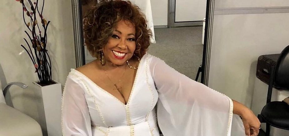 Alcione anuncia show em Salvador