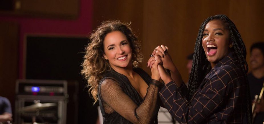 Iza e Daniela Mercury gravam música para a Copa de 2018