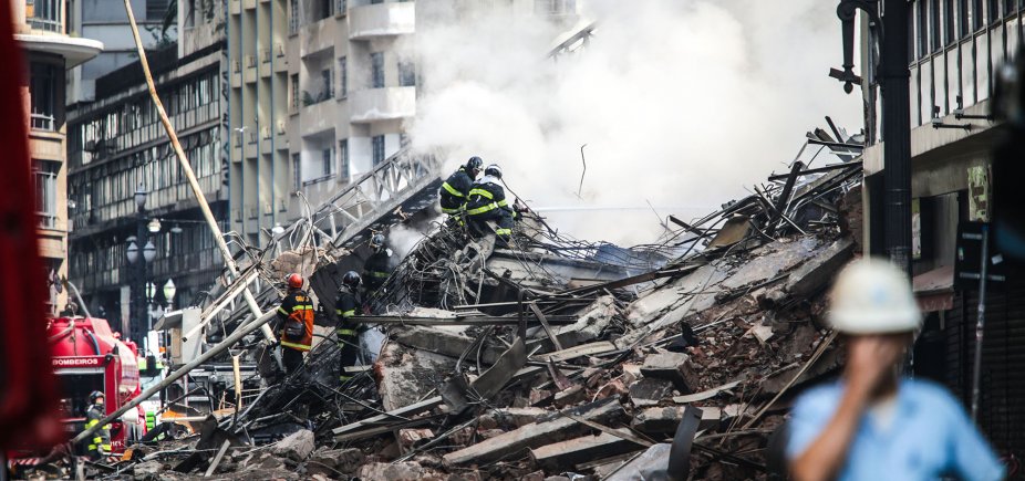 Incêndio em prédio de SP foi causado por curto-circuito em tomada no 5º andar, diz secretário