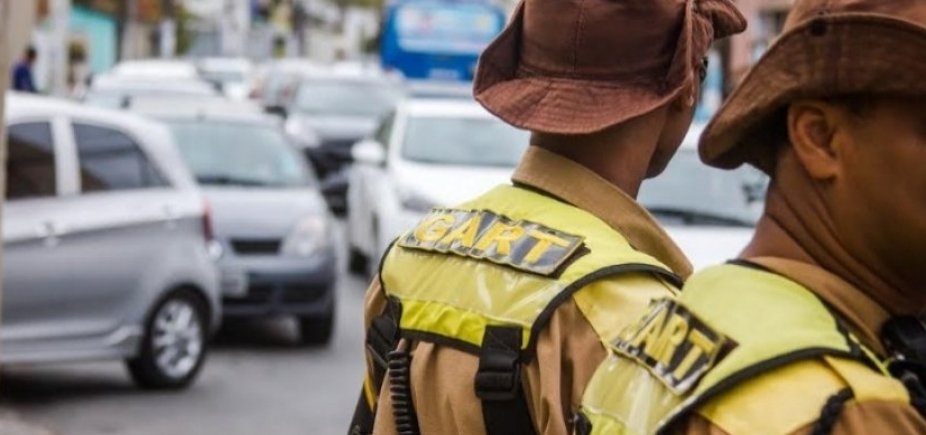 Homem é detido após ameaçar agentes da Transalvador com peixeira