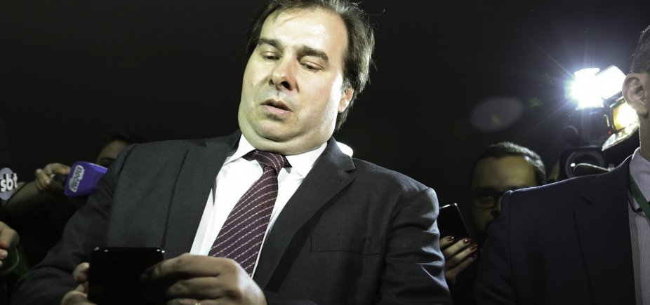 Maia critica presidente da Eletrobras por pedir aumento de salário