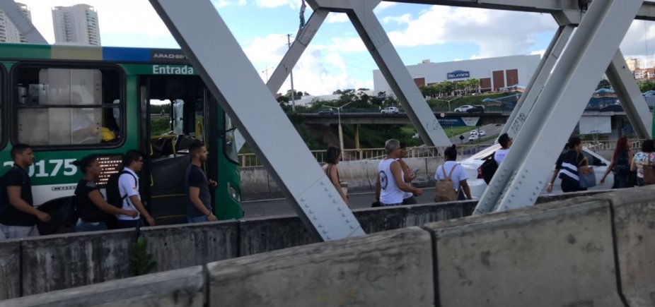 Rodoviários bloqueiam estação Acesso Norte; categoria se reúne em assembleia às 9h