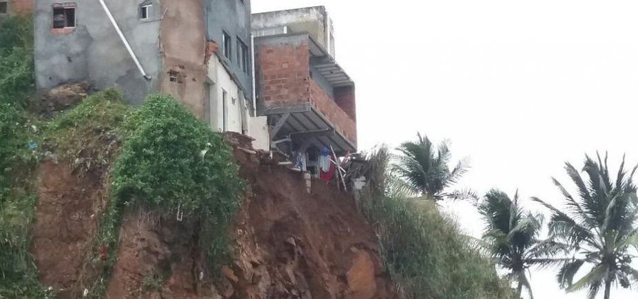 Defesa Civil vai realizar vistoria no Rio Vermelho após desabamento de imóvel