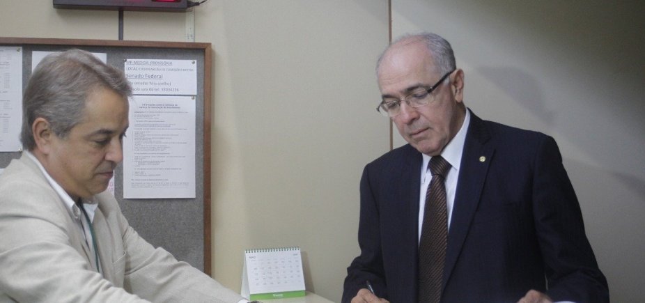 Aleluia entrega parecer sobre privatização da Eletrobras