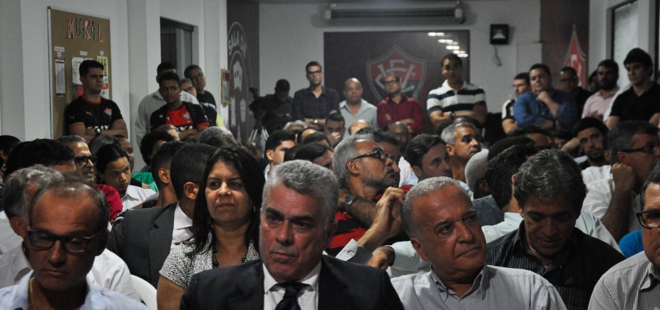 Conselheiros do Vitória promovem renúncia coletiva