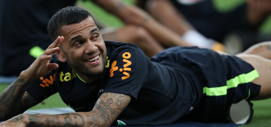 Daniel Alves está fora da Copa do Mundo