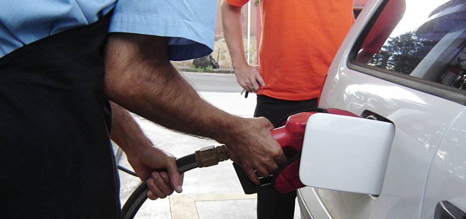 Ministro diz que governo não cogita cortar impostos para conter preço dos combustíveis