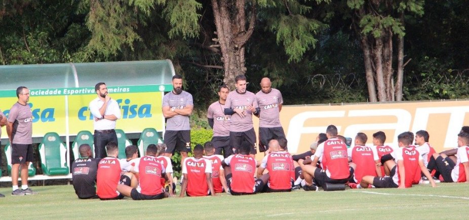 Mancini barra Correia e Botelho em jogo contra o Vasco