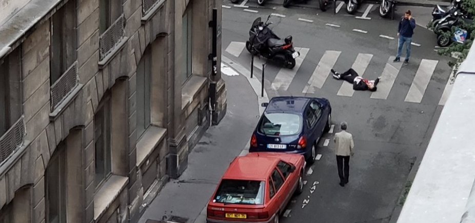 Homem mata uma pessoa em área turística de Paris e é morto pela polícia