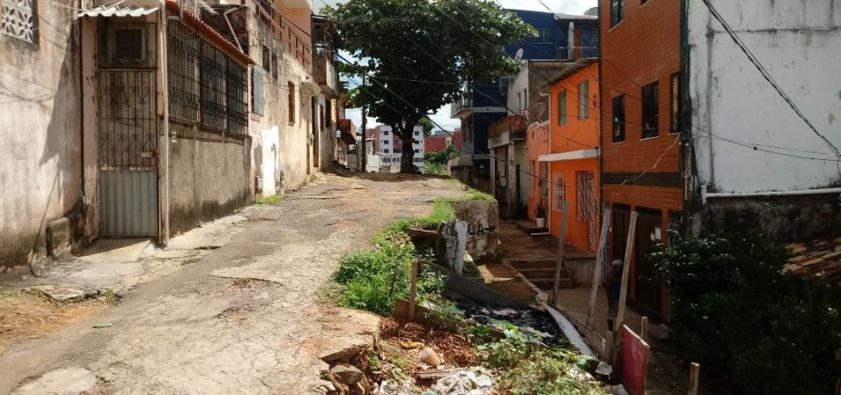Leitor reclama de rua abandonada em Macaúbas: 'Nada é feito' 