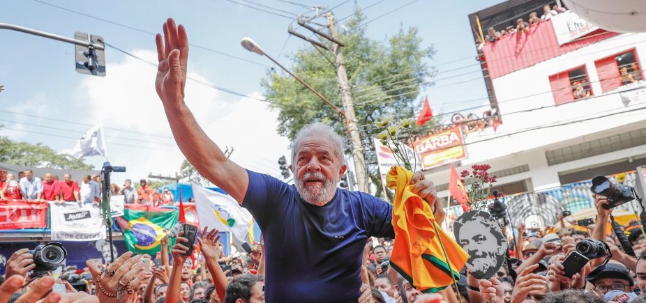 Lula sofre nova derrota no STJ e permanece preso