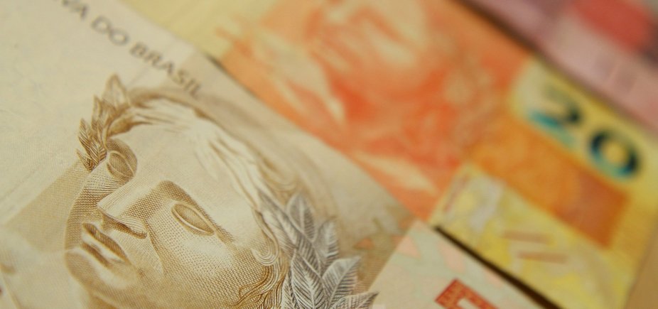 Economia do Brasil encolhe 0,74% em março, diz BC