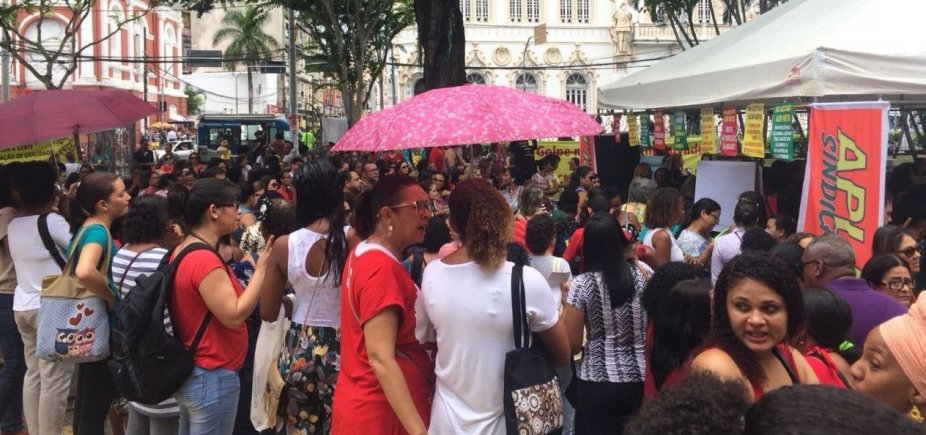 Professores da rede municipal de Salvador realizam paralisação por 24h