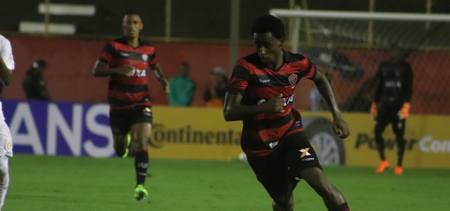 Vitória anuncia punição por indisciplina após atacante não viajar com delegação